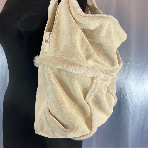 Ugg women’s Quinn hobo suede shoulder bag - Picture 4 of 14